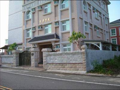 房間數不多，有中庭設計–空氣流通，讀書環境超好，目前正在招租下學年，歡迎約看。