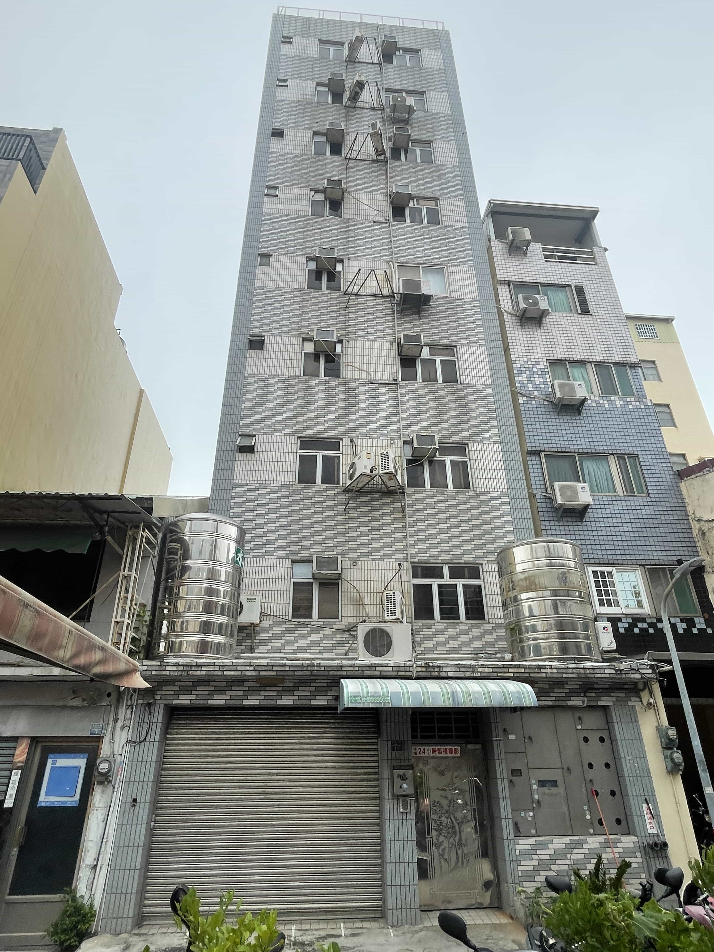 電梯套房   房間浴室皆開窗,步行高醫5分鐘 可申請租屋補貼