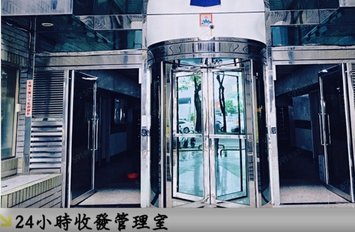 建工商圈，視野極佳，有陽台，採光及通風良好，近輕軌站，有公園綠地，近學校。