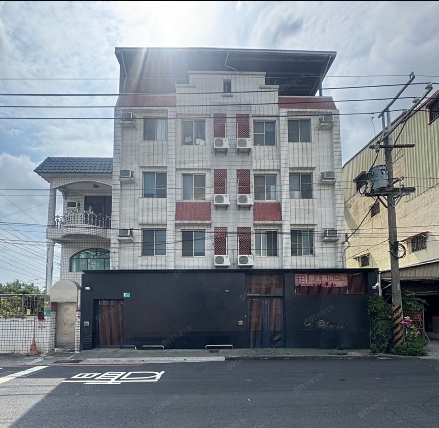 租屋處近7-11，在學校附近，交通方便