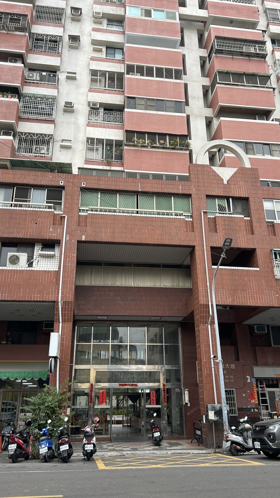 電梯大樓 可租補 生活機能佳 持扣進出 免追垃圾車