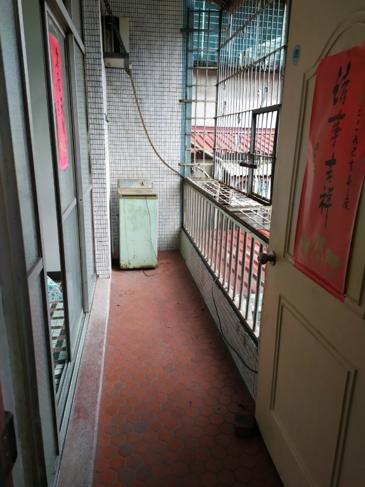 房屋就在校門口, 走路不用1分鐘進學校