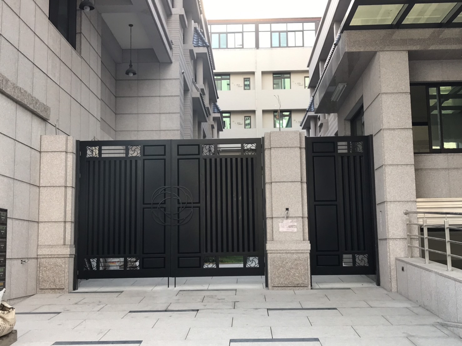 生活機能優，房屋採光佳，車輛到校約3分鐘車程。
