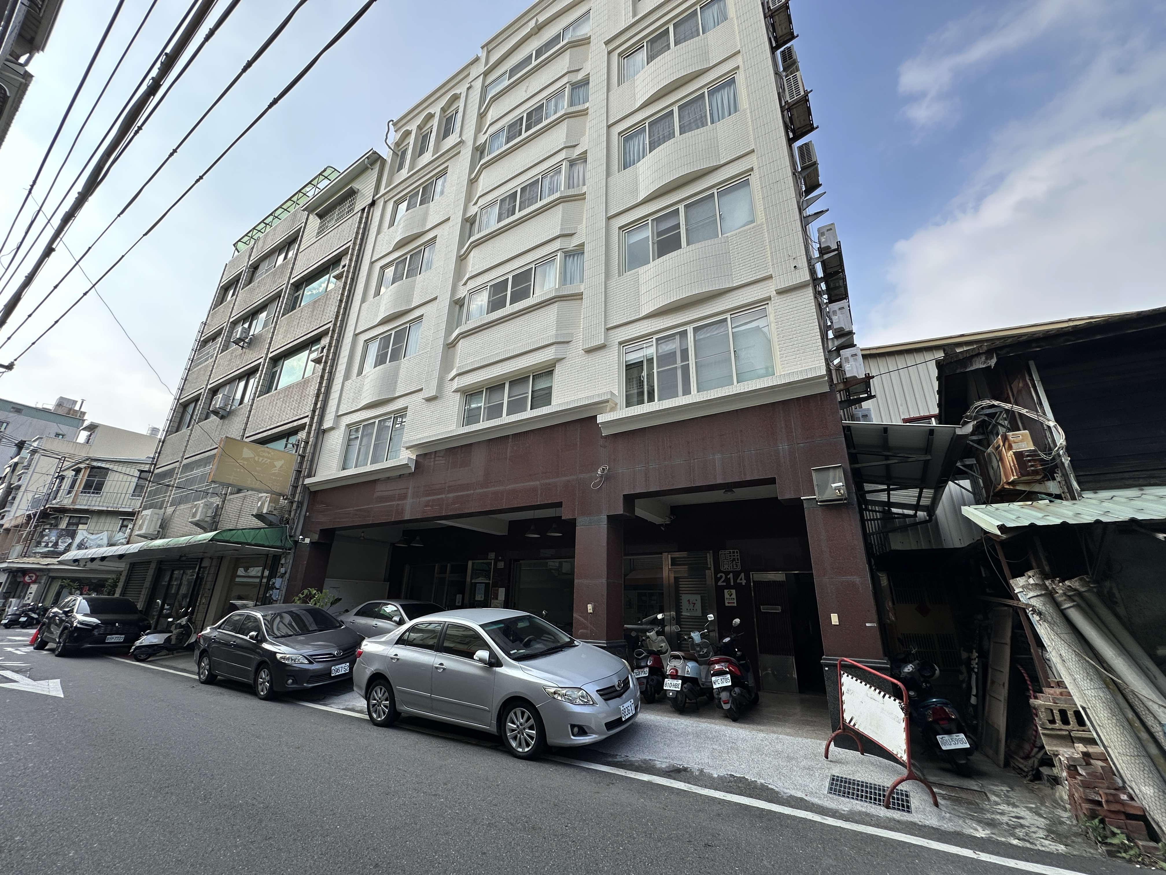 新裝潢生活機能便利房間採光均佳
