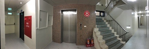 位於市區，鄰近台西客運站，樓下1-2樓為麥當勞