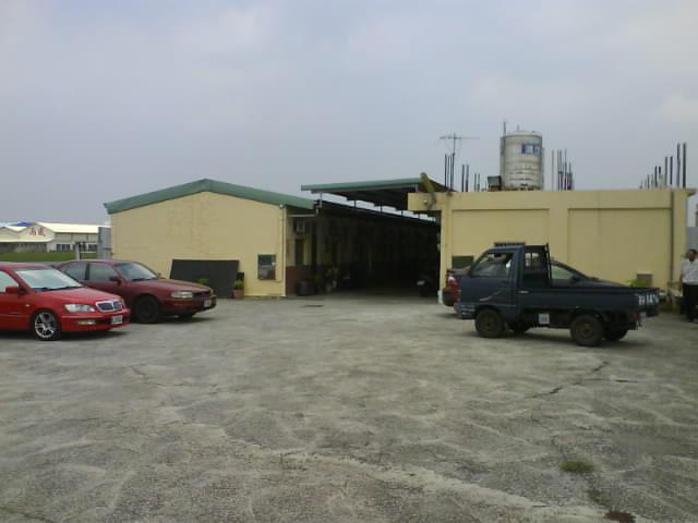 皆為套房式住屋，採光好，租金便宜，居住空間寬敞。有遮雨棚設計，讓機車可安心停放，亦有停車場供愛車停放。