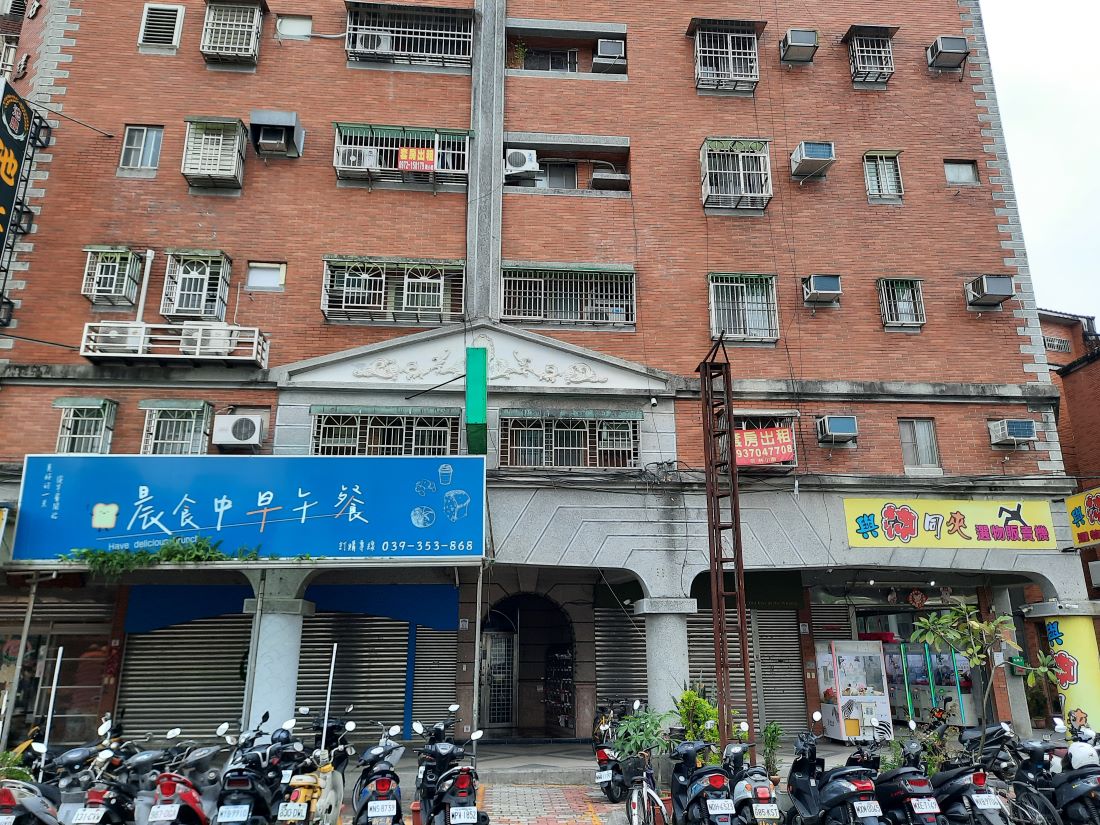 步行至學校1分鐘，生活機能佳。