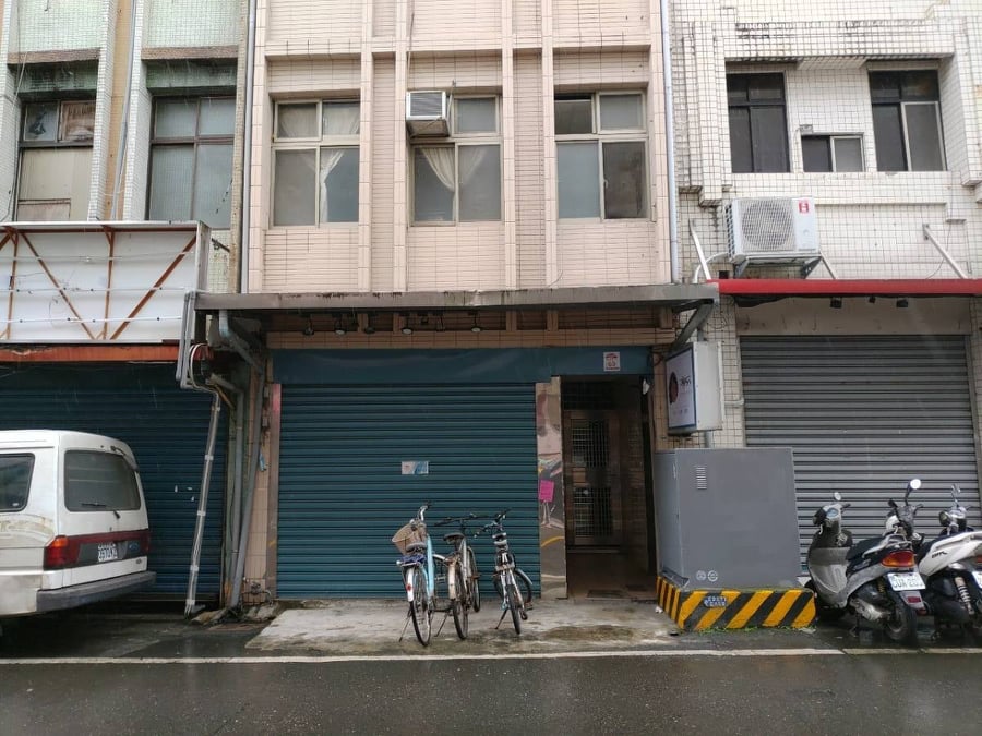 透天屋，近宜大，房間寬敞明亮 有對外窗，生活機能佳