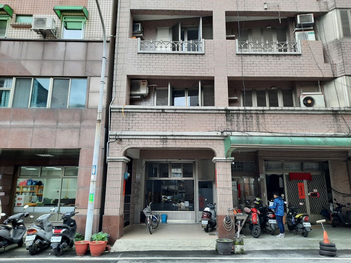 交通便利、生活機能佳、採光通風良好、對面就是超商