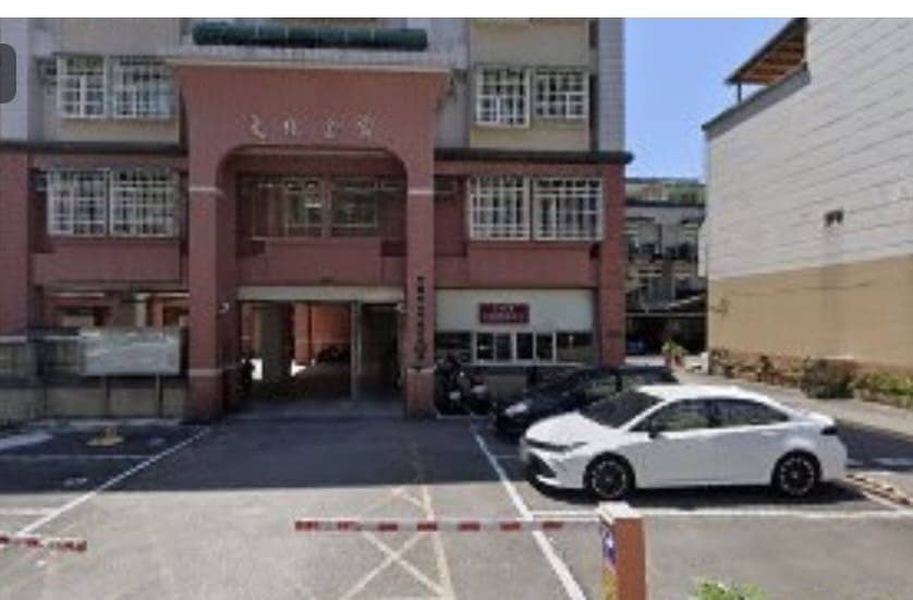 保全管理、安全舒適、距離宜蘭大學近(走路5分鐘內)、專屬機車停車位、鄰近便利商店