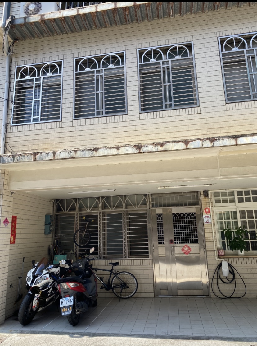 距離宜大650公尺步行約7分鐘，生活機能佳、住戶單純安靜、採光好、通風佳、暑假沒住不用費用、電費實支實付。