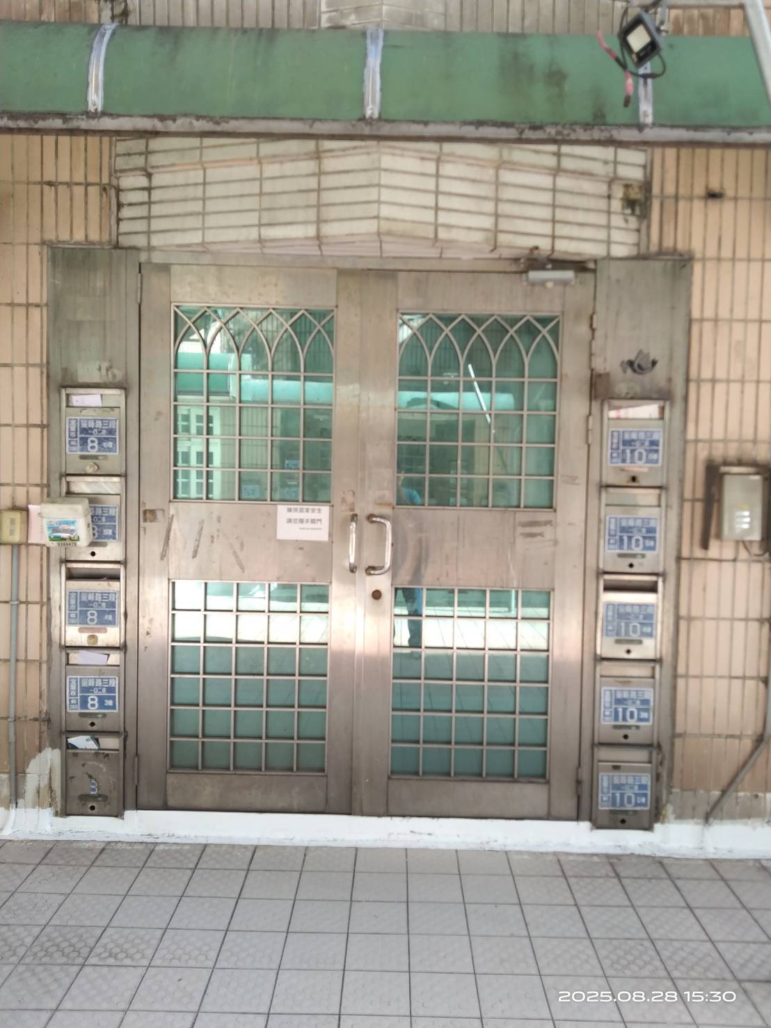 生活安靜，有管理員，適合學生小住，步行10分鐘，附近有早餐店+商店