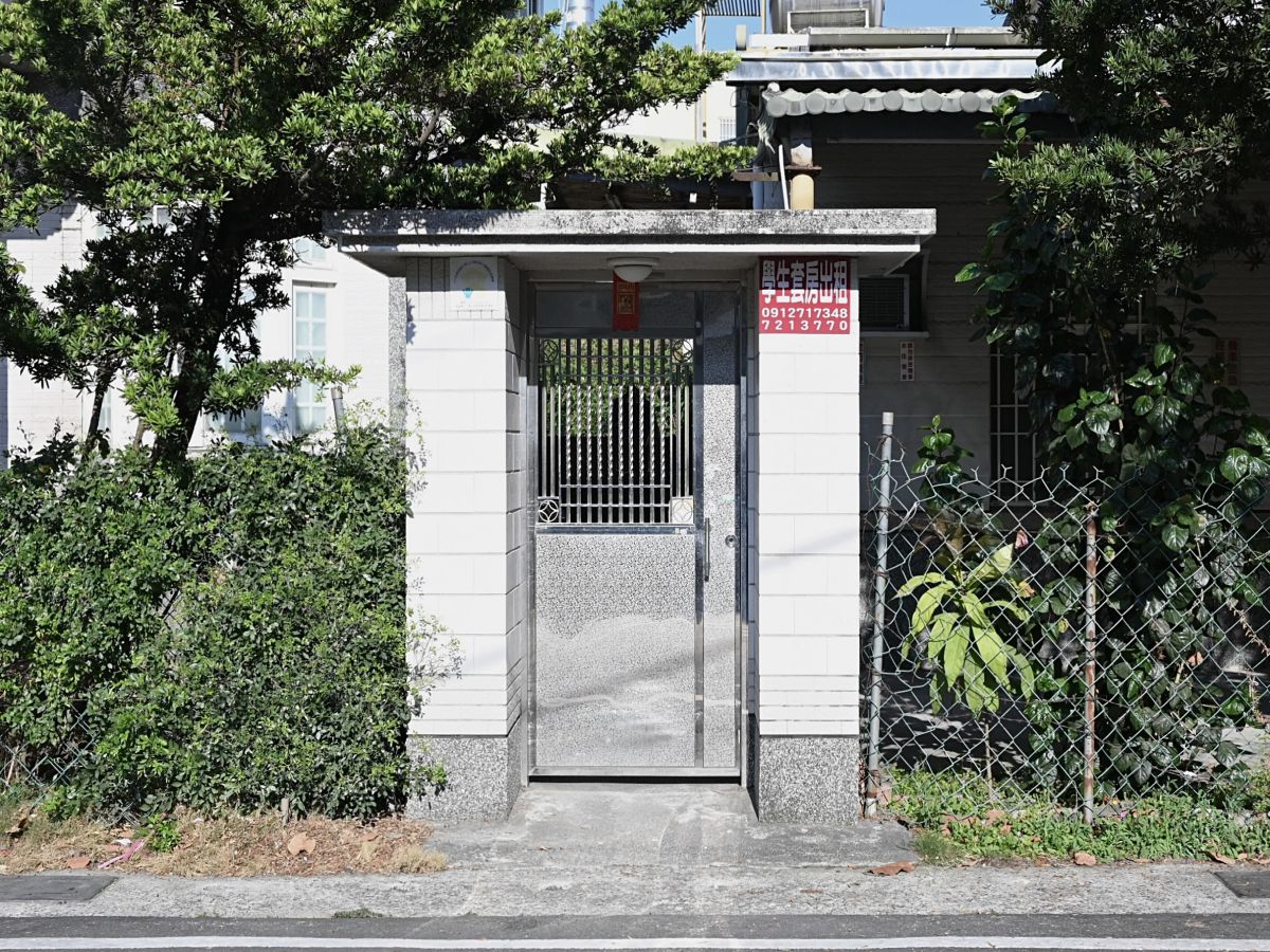 整棟共12間套房，離校近、注重消防安全、完整賃居安全規劃