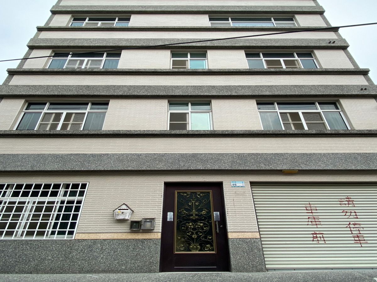【愛彌兒學舍】距校250公尺，步行3分鐘。光纖網路500M、暑假不住不收費。