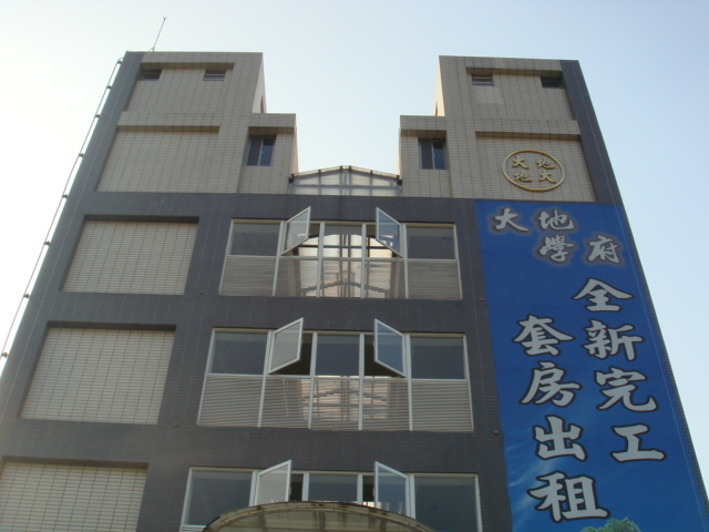 榮獲111學年度優良房東感謝狀,112學年度消防安全認證,兩人合住者，每人每學期15000元