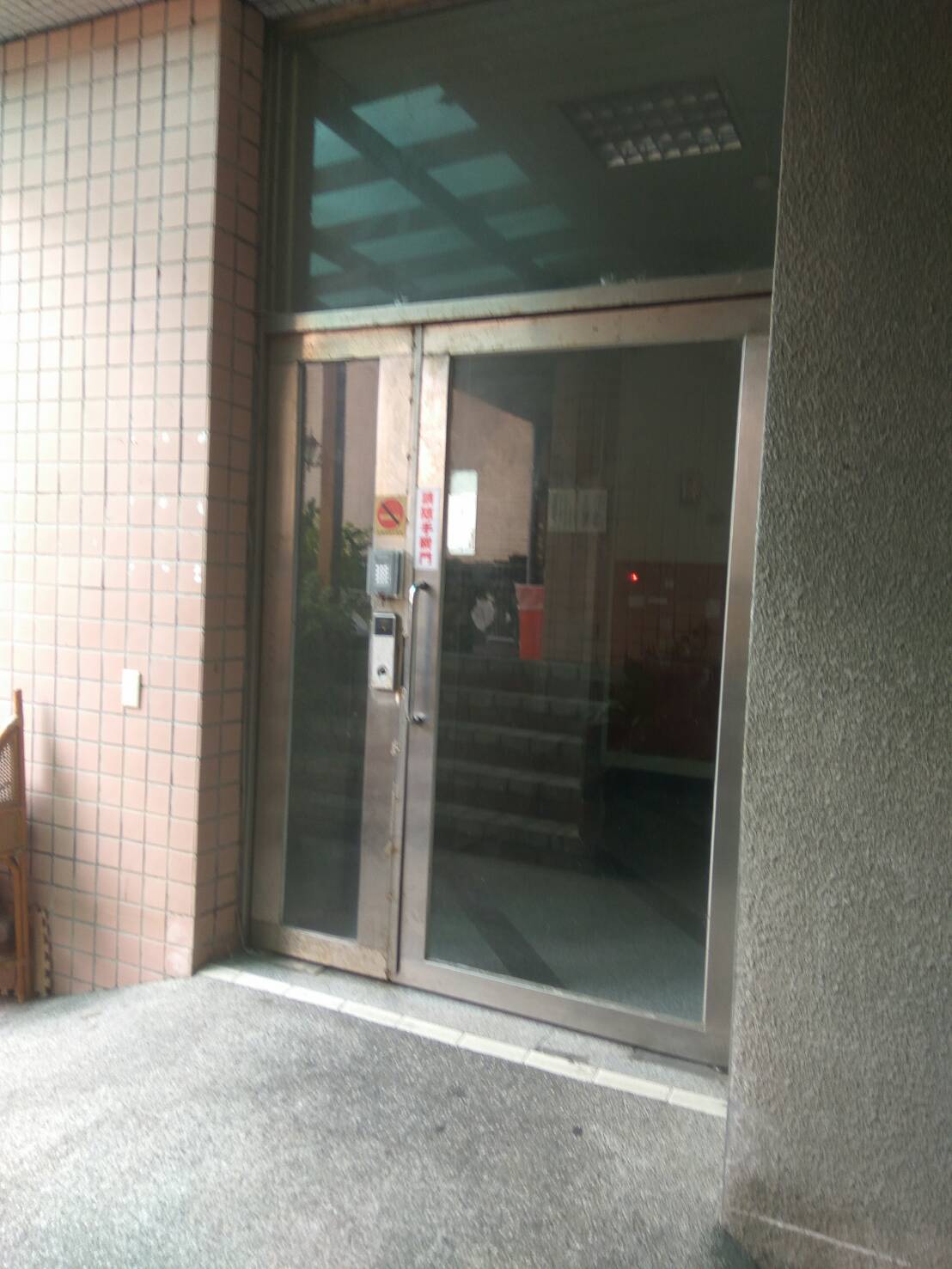 近市區生活機能佳  15分鐘車程到校