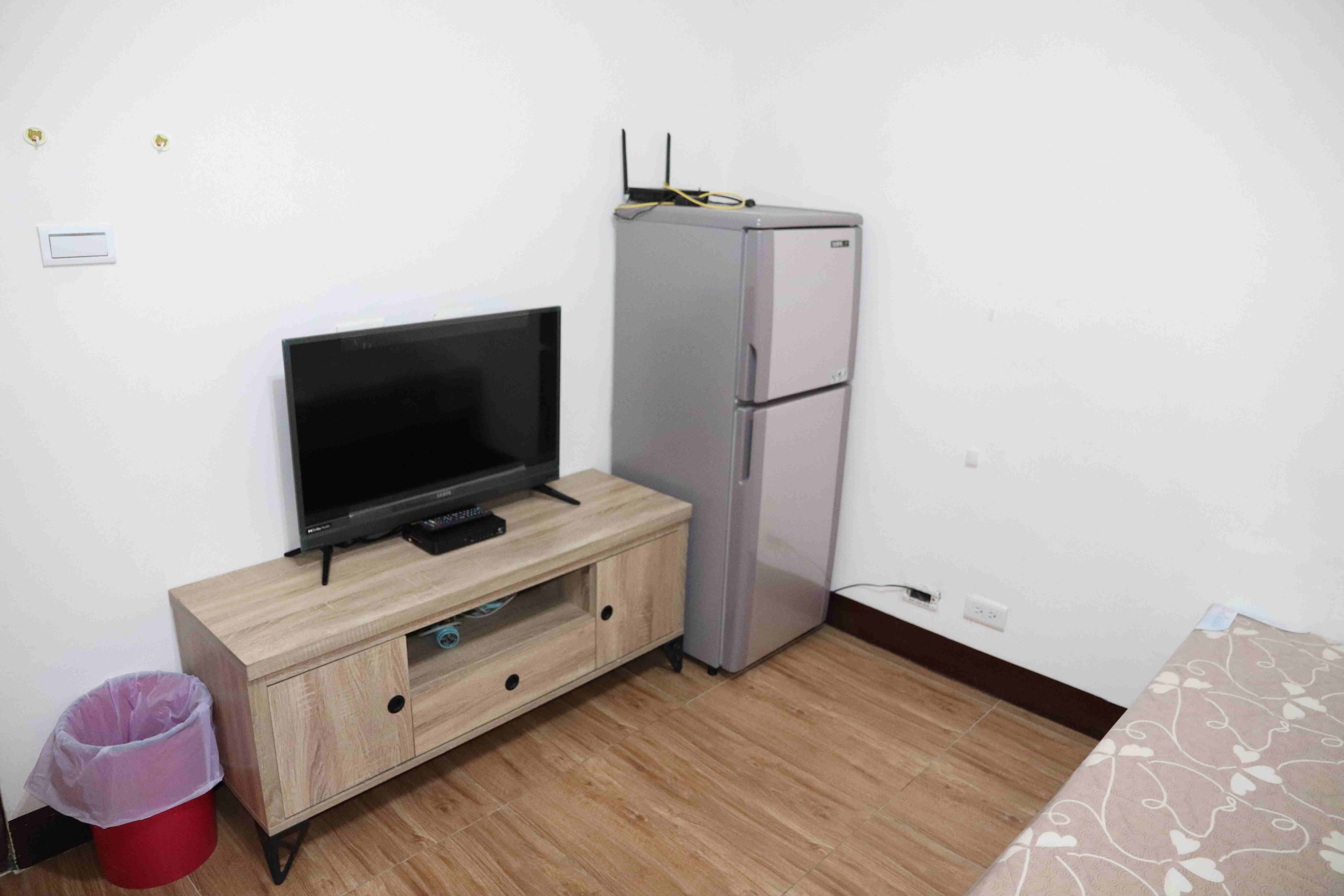 套房8坪3間.雅房5坪2間 3 studios with 8 pings, 2 rooms with 5 pings