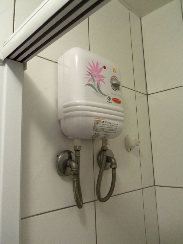 步行學校1分內，生活機能佳，含雙人傢俱 Within 1 minute walk from school, good living facilities, furnitured