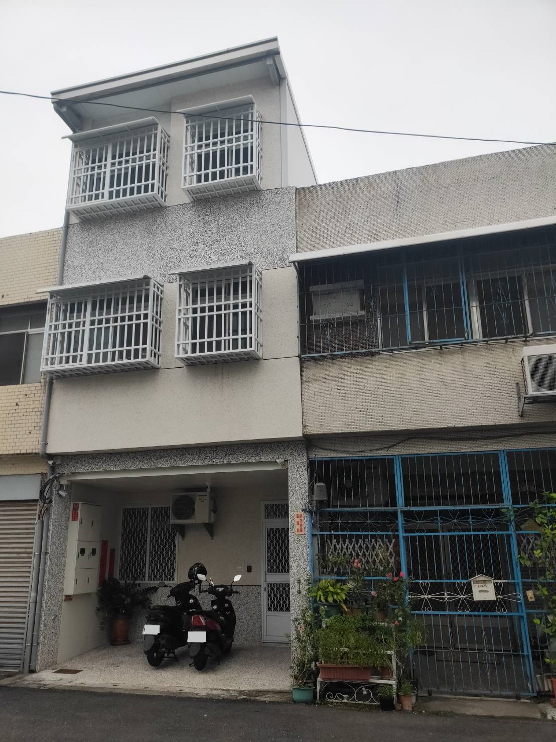 交通方便，生活機能佳-位台東巿區，臨中華路麥當勞，全聯超巿、貴族世家、星巴克步行約5分鐘