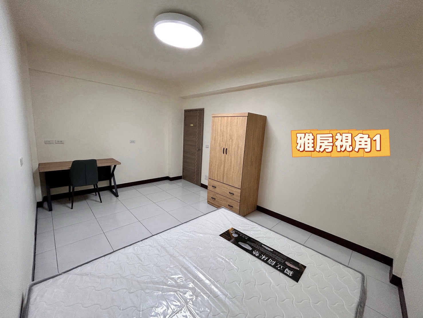 南門公園旁，步行約3-5分鐘到臺南大學