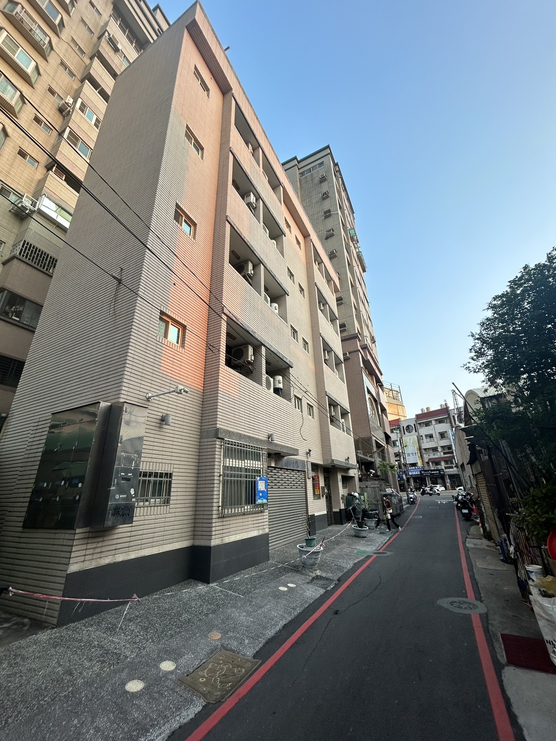3分鐘步行到學校(房間5坪~6.7坪/年繳有優惠/可配合申請租補)