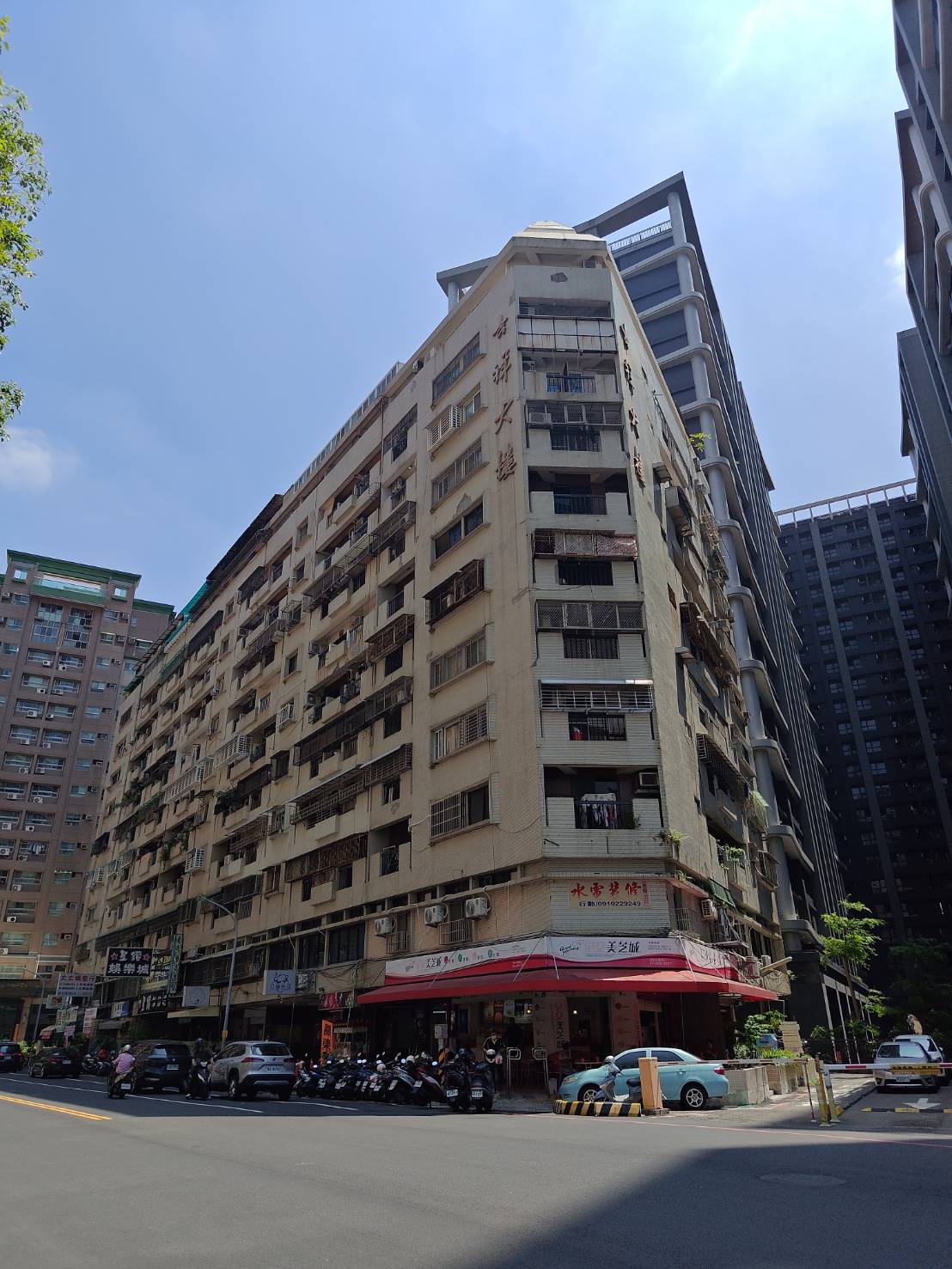 生活機能優，近台南火車站、成大醫院，距離南臺科大10分鐘、成功大學5分鐘車程。