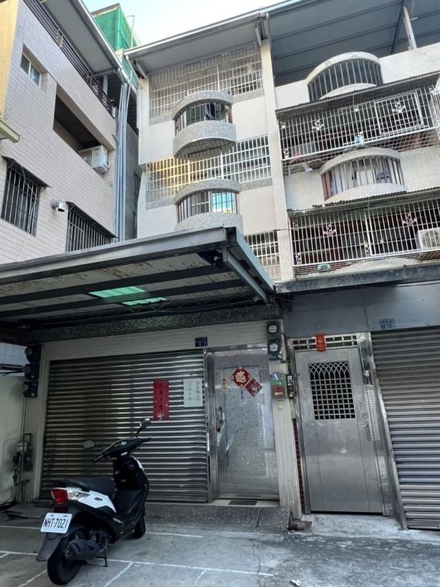 鼎中路優靜優質8套房,有獨立陽台和落地窗,採光通風佳,生活機能好,價廉物美.CP值高,歡迎電話0987117253加Line諮詢和參觀