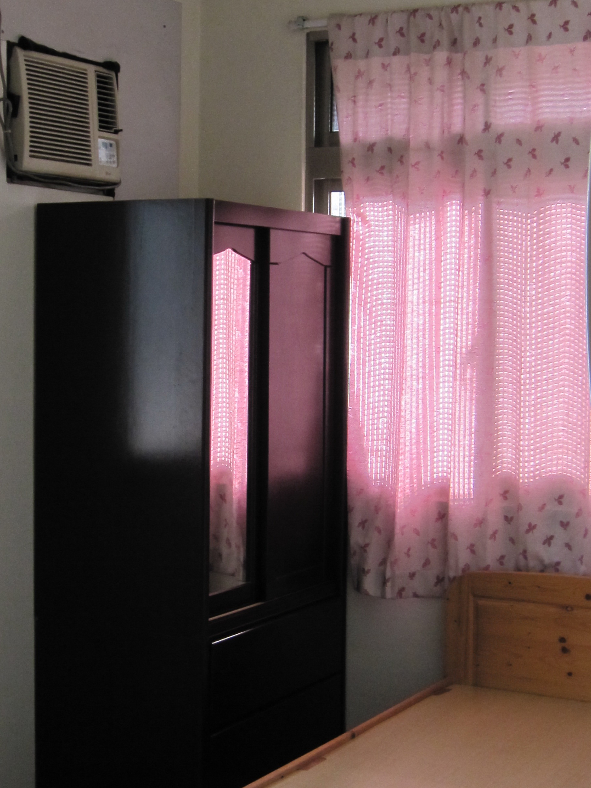 可申請租屋補助；雲科操場正對面、離校近，3200元/內含公電及水費；歡迎預約看房，0911362579（同Line的ID)林先生；謝謝