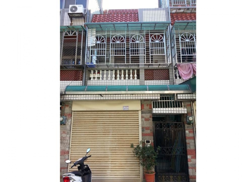 一二三樓透天別墅5大房,房間都很大(可住6人), 1客廳,騎車約5分鐘.室內車庫使你愛車免受風吹日曬不怕失竊,包含網路中華電信500M及MOD 第四台,每月$28000元(可申請租屋補助),電話0955308628 吳太太
